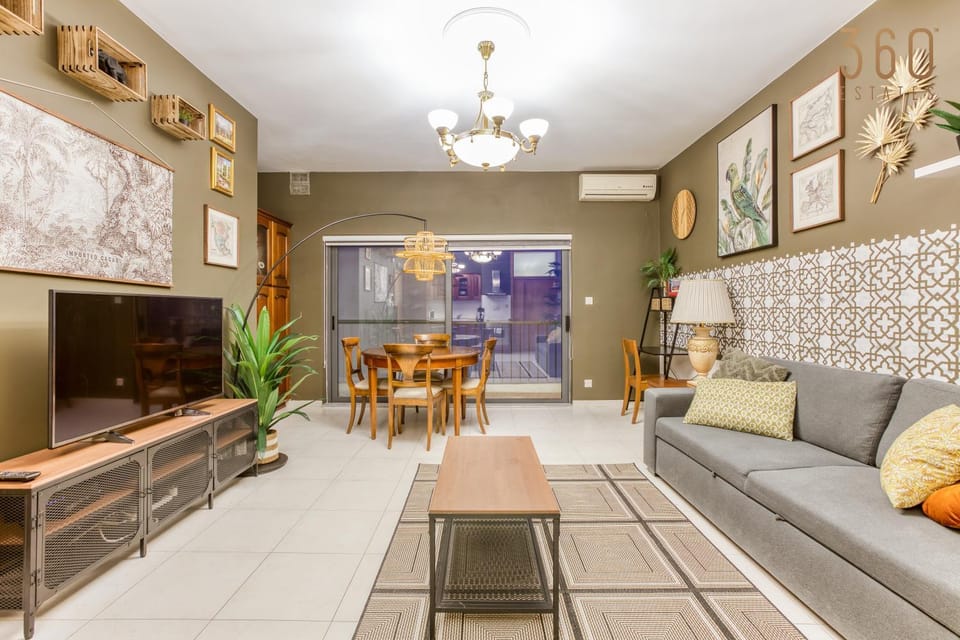 Communal lounge/ TV room, TV and multimedia, Living room, Seating area, Evening entertainment
