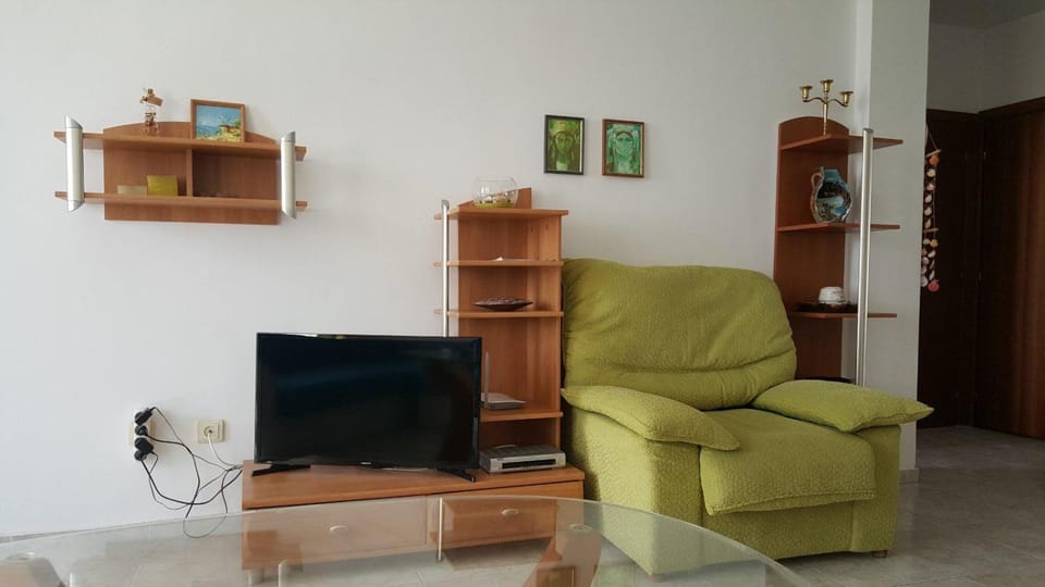Communal lounge/ TV room, TV and multimedia, Living room, Seating area