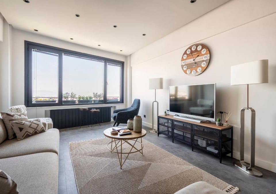 Communal lounge/ TV room, TV and multimedia, Seating area