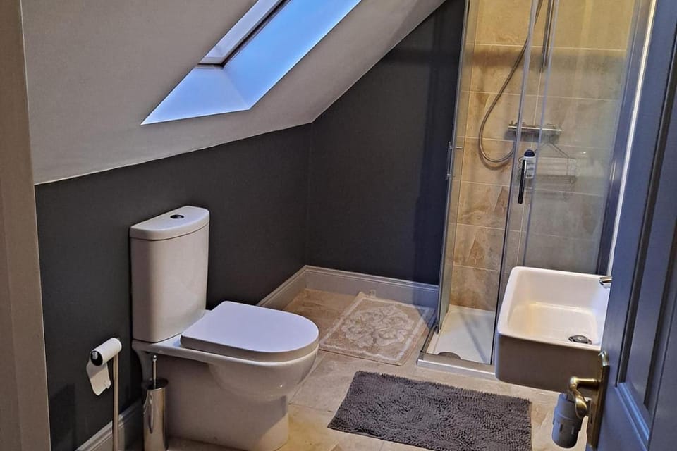 2-Bed Apartment Sleeps 6 with Parking Apartment in Ireland