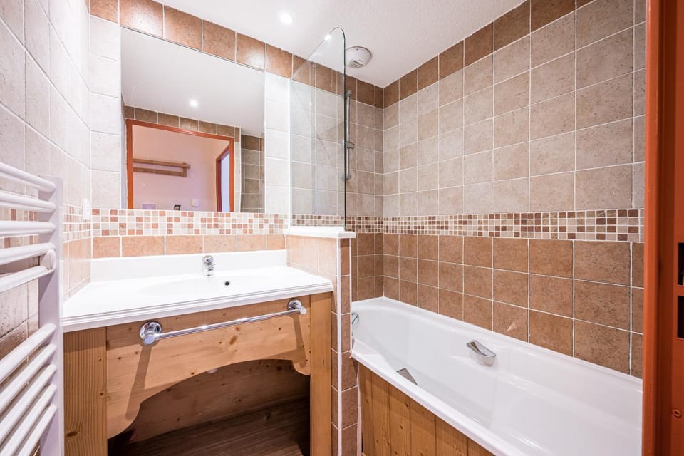 Bathroom, Bath