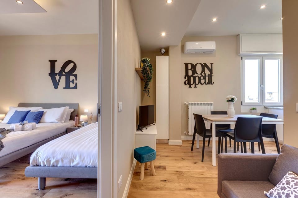Photo of the whole room, Bedroom
