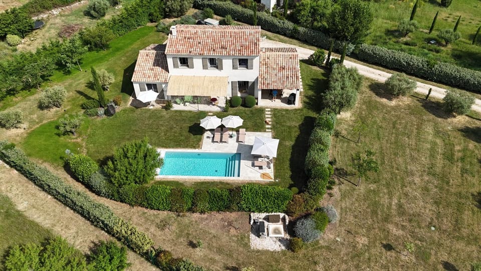 Property building, Spring, Day, Natural landscape, Bird's eye view, Garden, Garden view, Pool view, Swimming pool