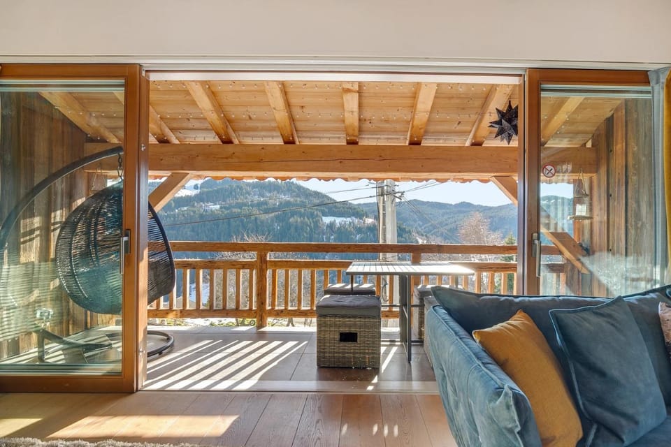 Chalet Abeille 12 Guests • Hot Tub • Free Ski Bus Chalet in Les Gets