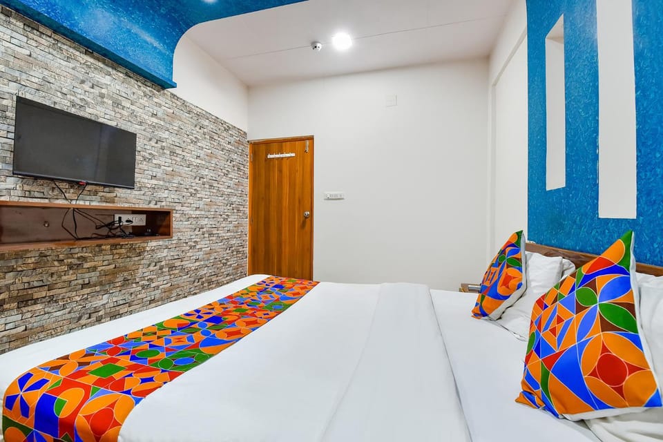 Communal lounge/ TV room, TV and multimedia, Photo of the whole room, Evening entertainment, Bedroom