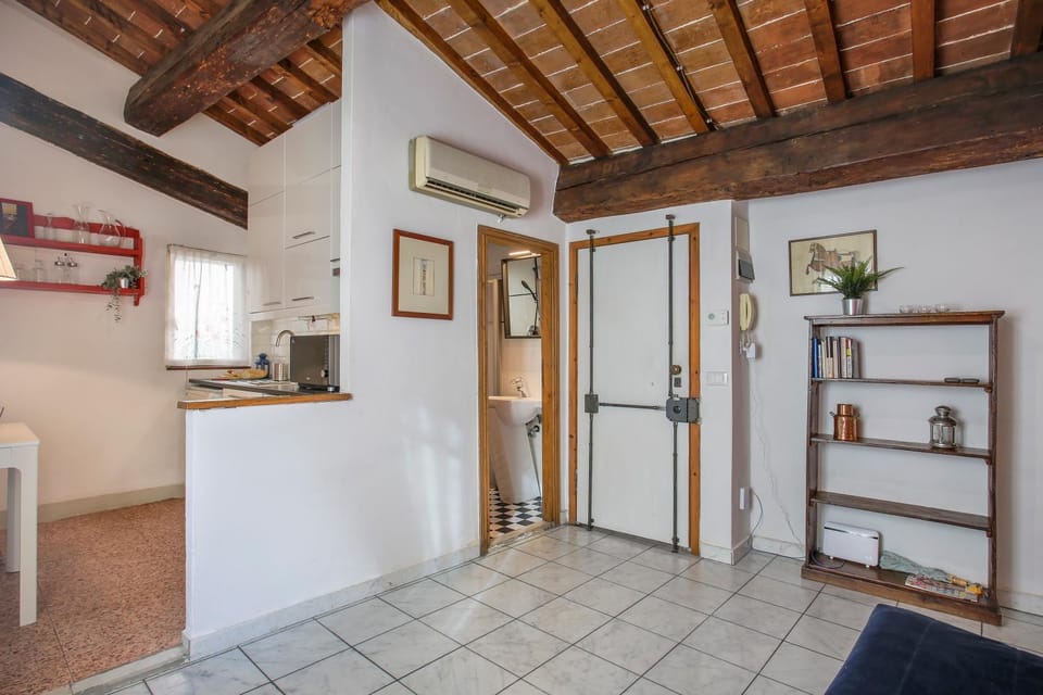 Bathroom, Living room, kitchen