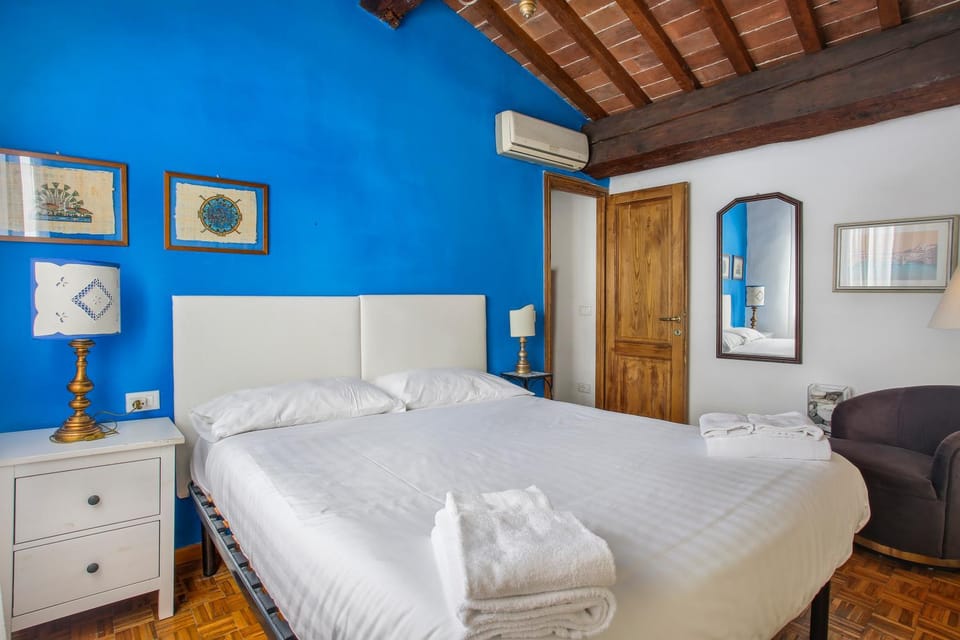 Bed, Bedroom, towels, air conditioner