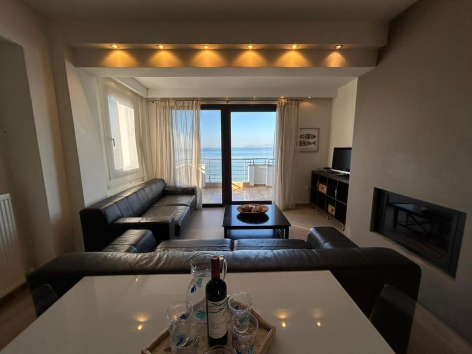 Living room, Dining area, Sea view