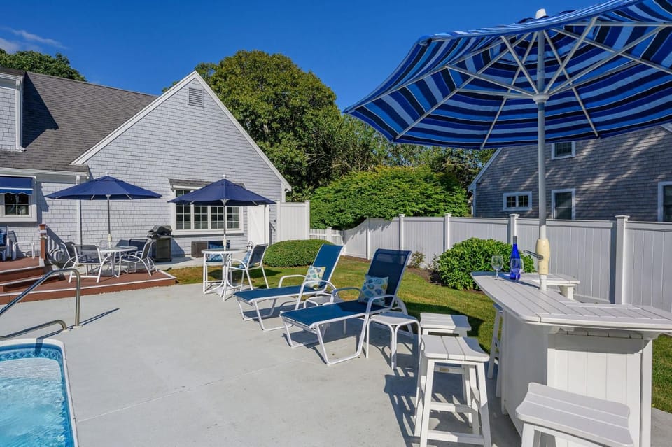 Pool, Central AC, Walk to Harwich Port Beach House in Harwich