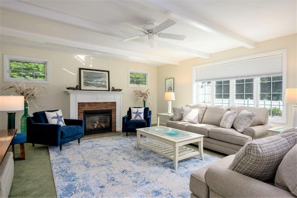 Pool, Central AC, Walk to Harwich Port Beach House in Harwich
