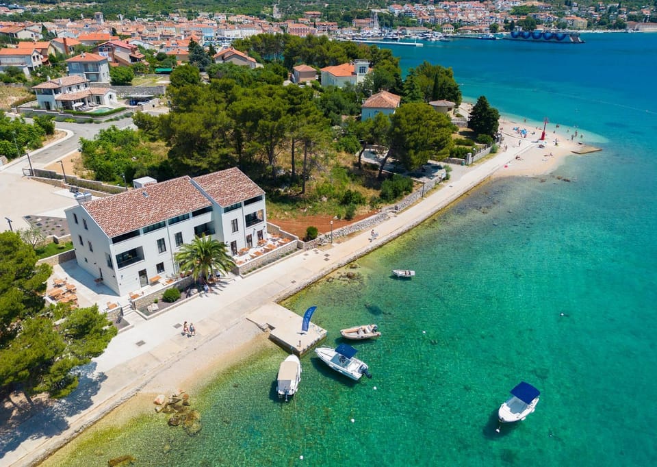 Property building, Neighbourhood, Beach