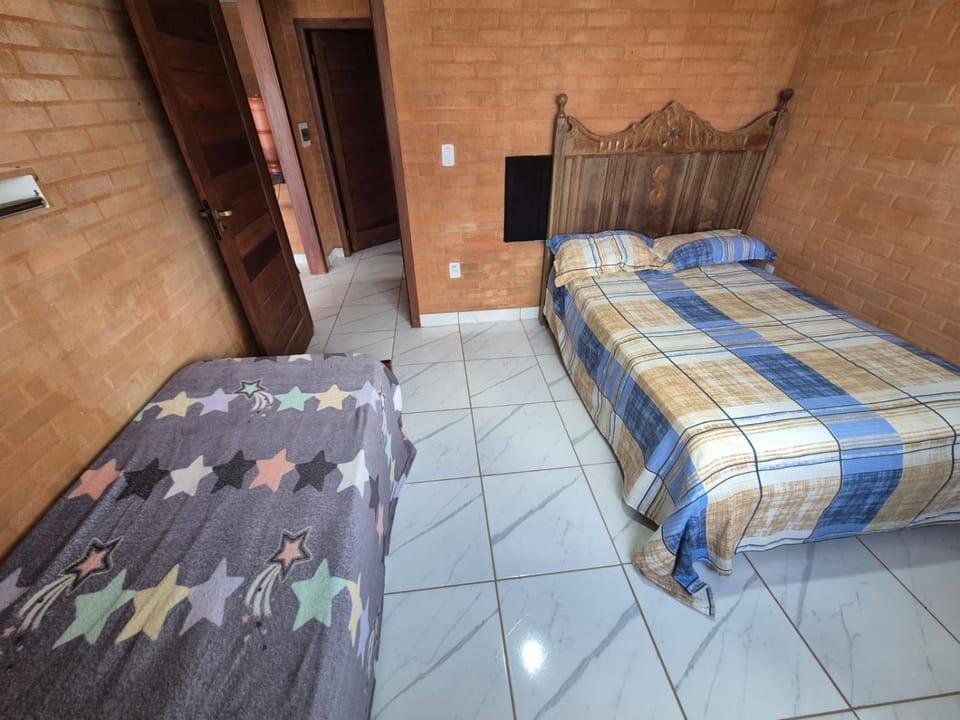 Flat com 2 quartos 2 banh AR e uma vista espetacular na área central de GV com cozinha completa-Bom p grupos ou familias ou empresas Apartment in Governador Valadares