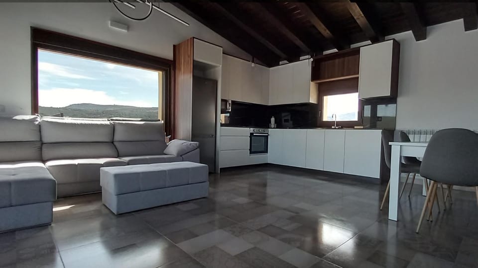 Communal lounge/ TV room, Natural landscape, Coffee/tea facilities, Kitchen or kitchenette, Living room, Seating area, Dining area, Garden view, Landmark view, Mountain view, Pool view, internet, minibar, pet friendly, washing machine