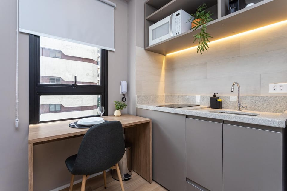 Kitchen or kitchenette, Dining area, minibar, stove