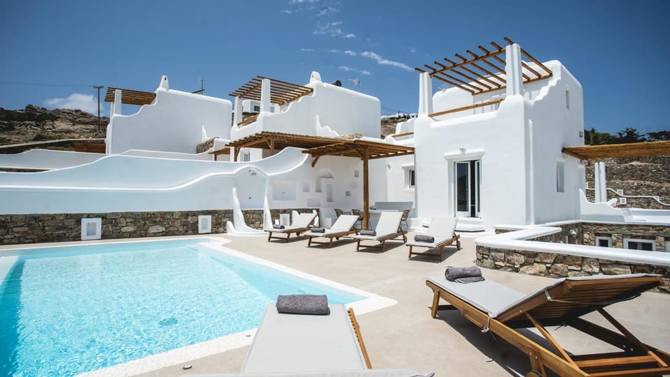 Property building, Patio, Day, Natural landscape, Pool view, Swimming pool, Inner courtyard view, sunbed