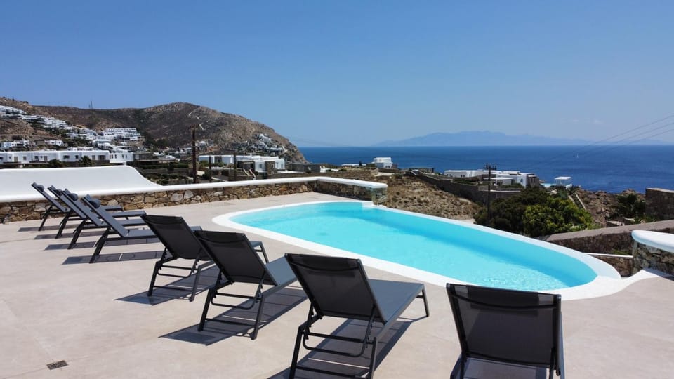 Patio, Day, Natural landscape, View (from property/room), Mountain view, Pool view, Sea view, Swimming pool, sunbed