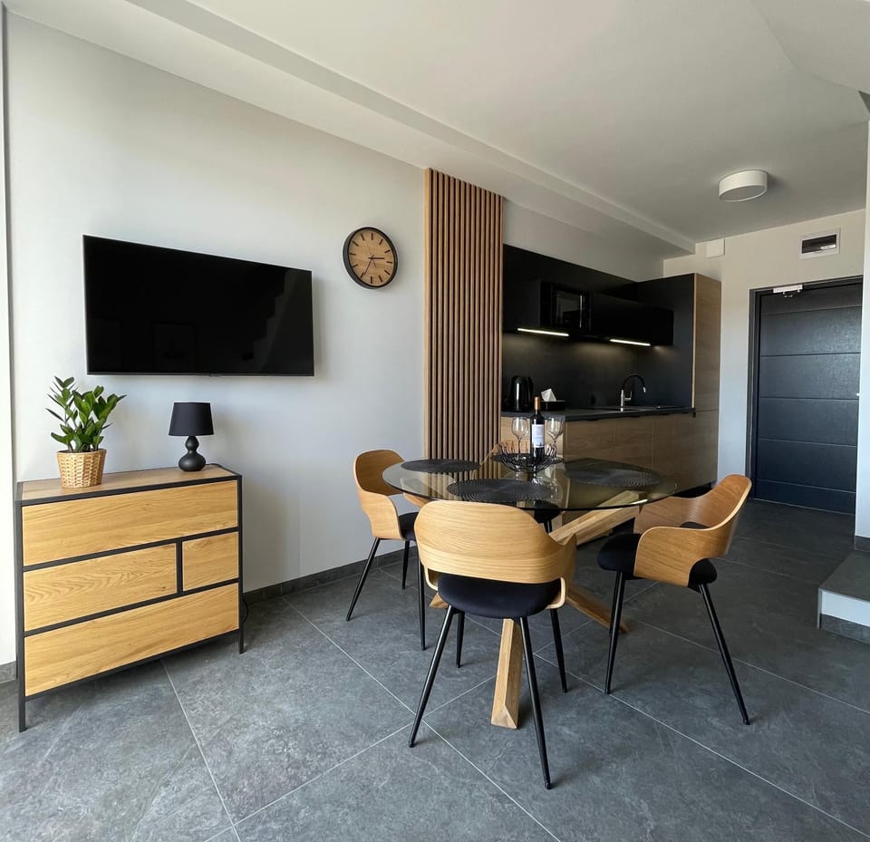 Communal lounge/ TV room, TV and multimedia, Kitchen or kitchenette, Living room, Seating area, Dining area, Evening entertainment