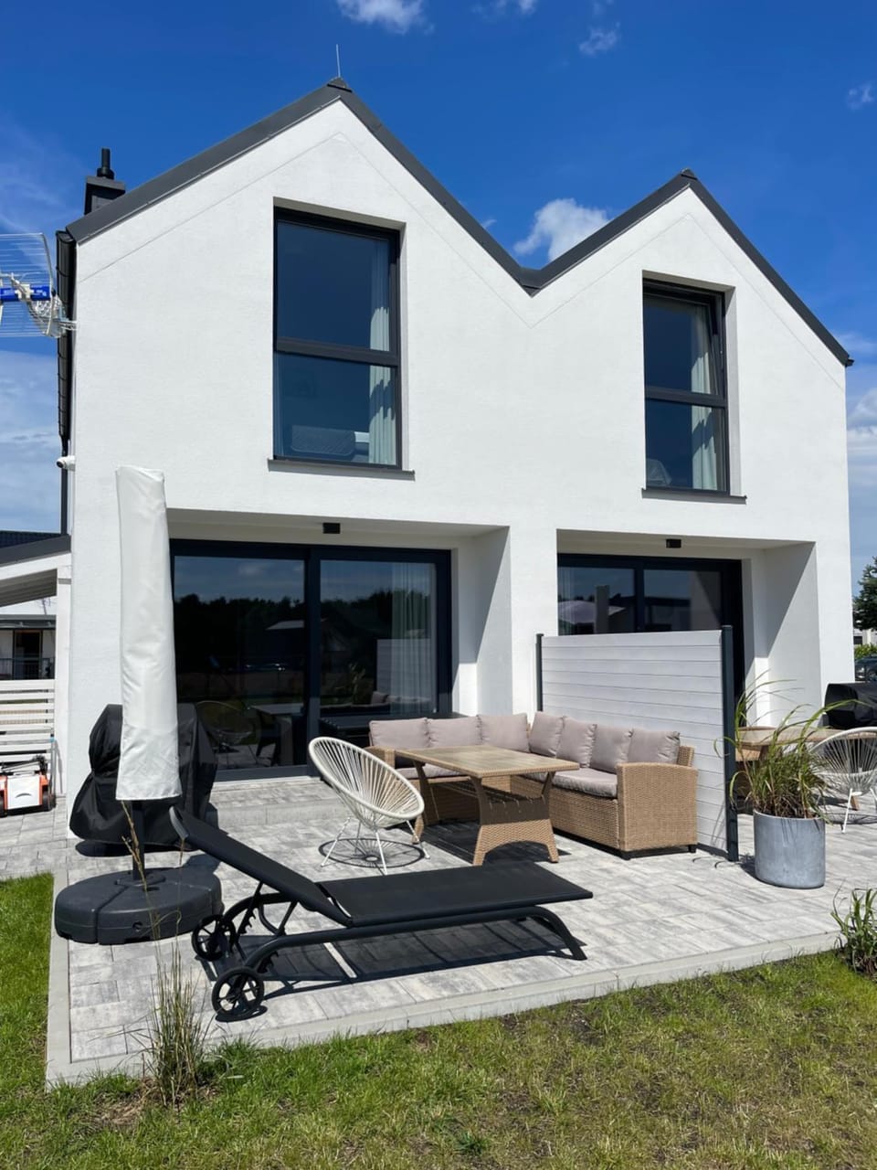 Property building, Seating area, sunbed, sunbed