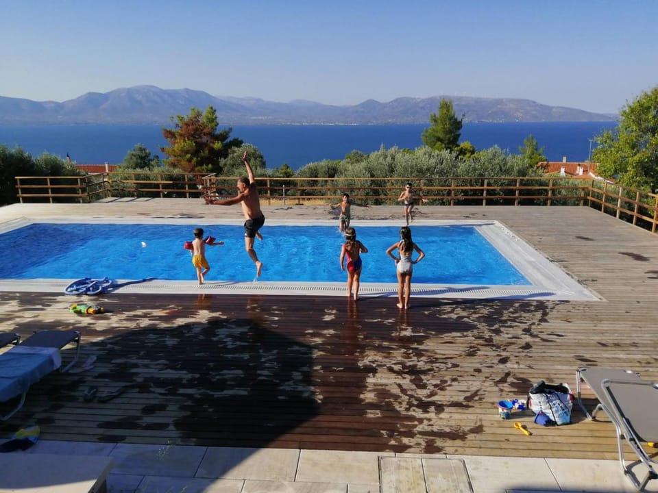 Sea view, Swimming pool, group of guests