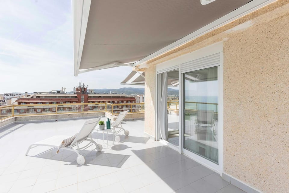 Balcony/Terrace, sunbed