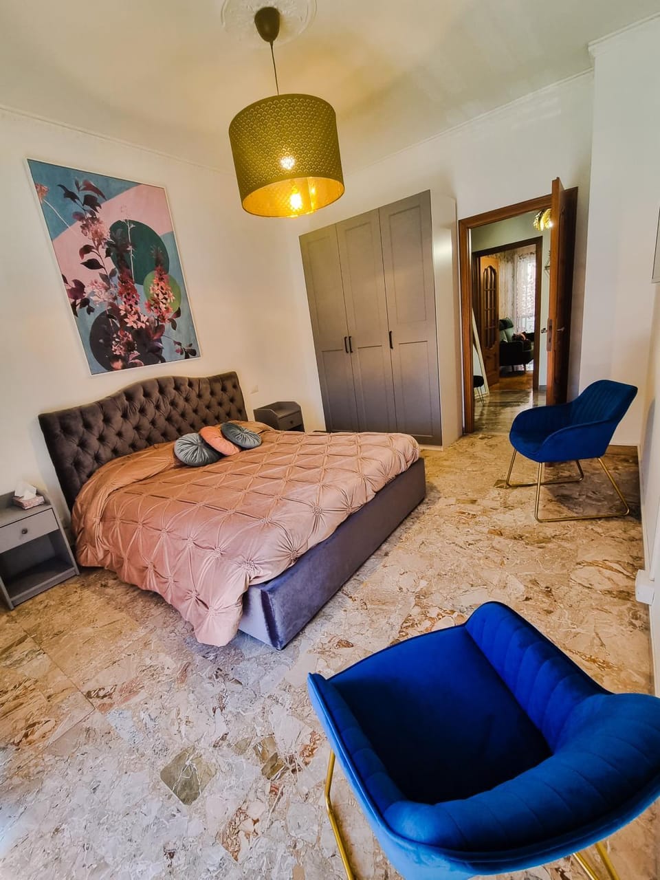 Photo of the whole room, Bedroom