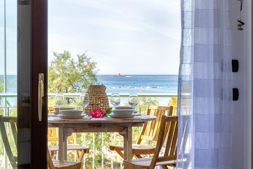 Day, Natural landscape, View (from property/room), Balcony/Terrace, Dining area, Lake view, Sea view, Sunset