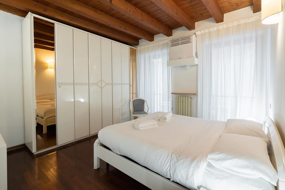 Bed, Photo of the whole room, Bedroom, towels, air conditioner