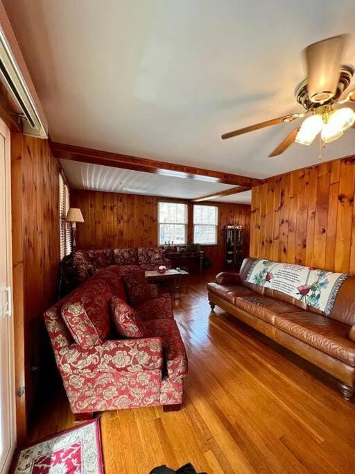Living room, Seating area, fireplace