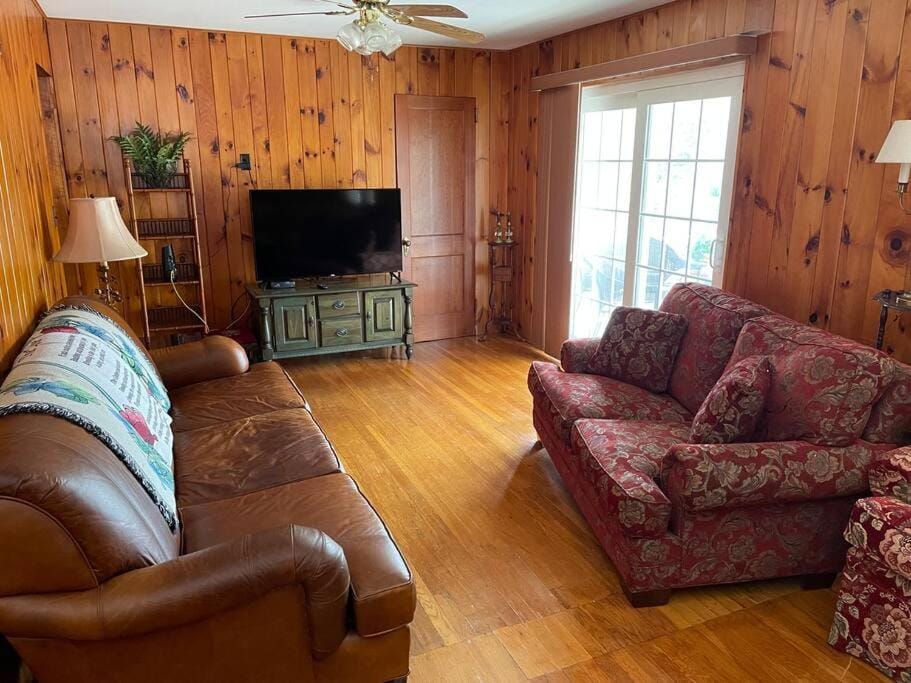 Communal lounge/ TV room, TV and multimedia, Living room, Seating area, Evening entertainment, fireplace
