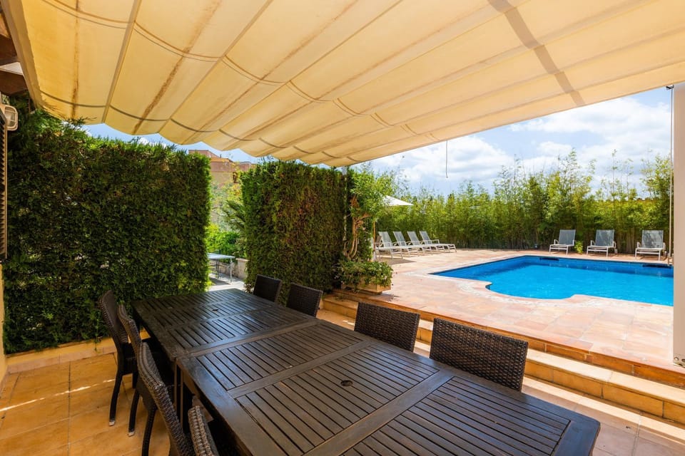 Property building, Balcony/Terrace, Living room, Swimming pool