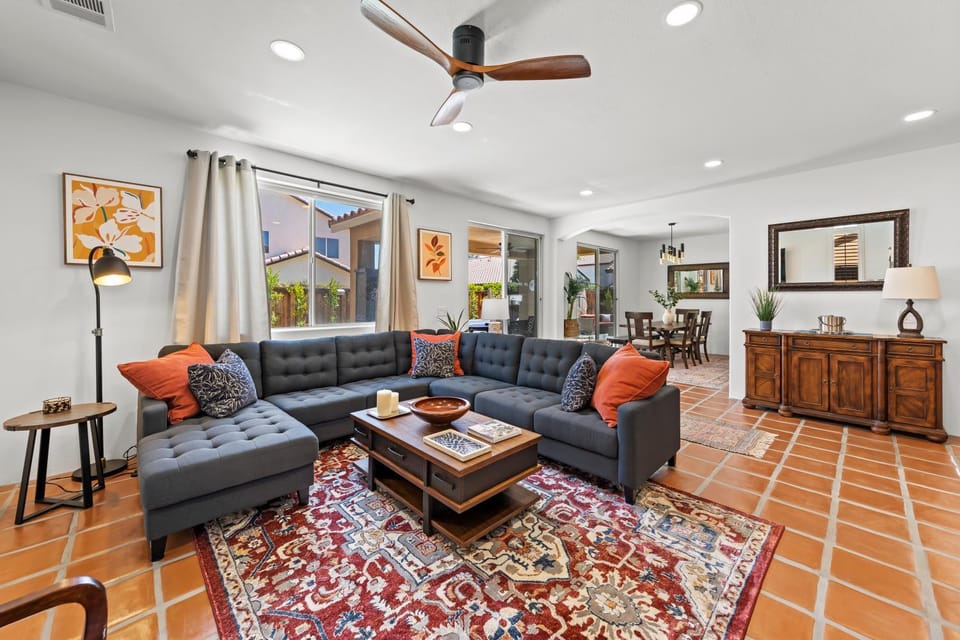 TV and multimedia, Living room, Seating area, fireplace