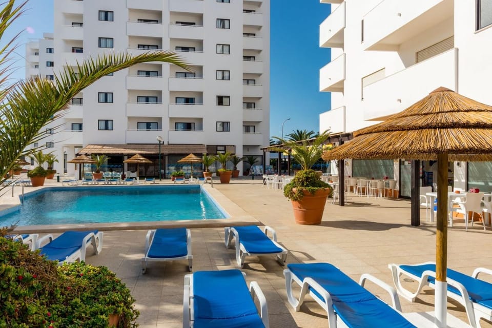 The Albufeira Concierge - Pool & Sunset Balconies Apartment in Albufeira