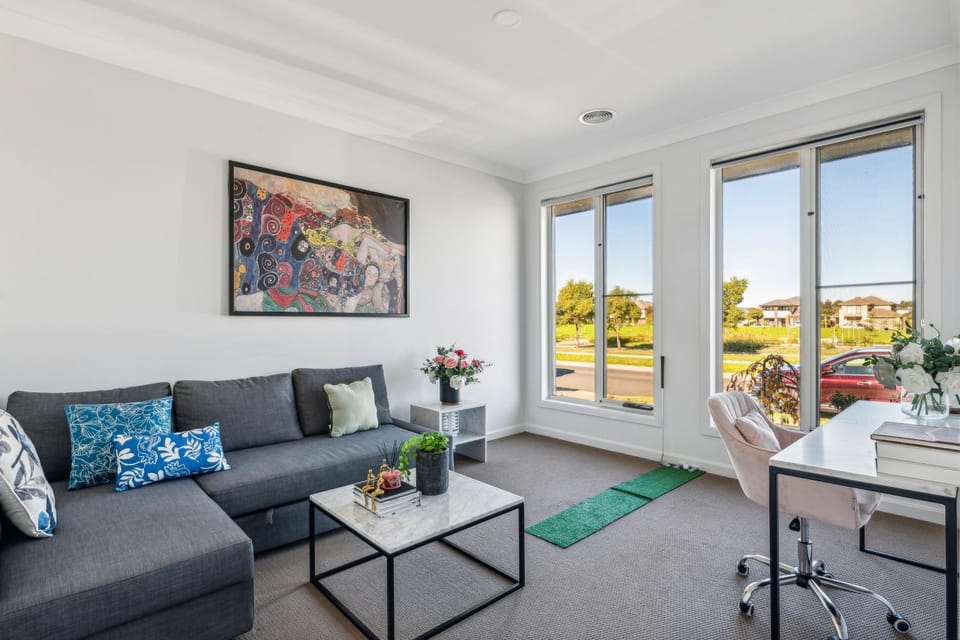 View (from property/room), Living room, Seating area
