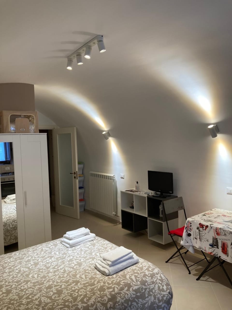 Photo of the whole room