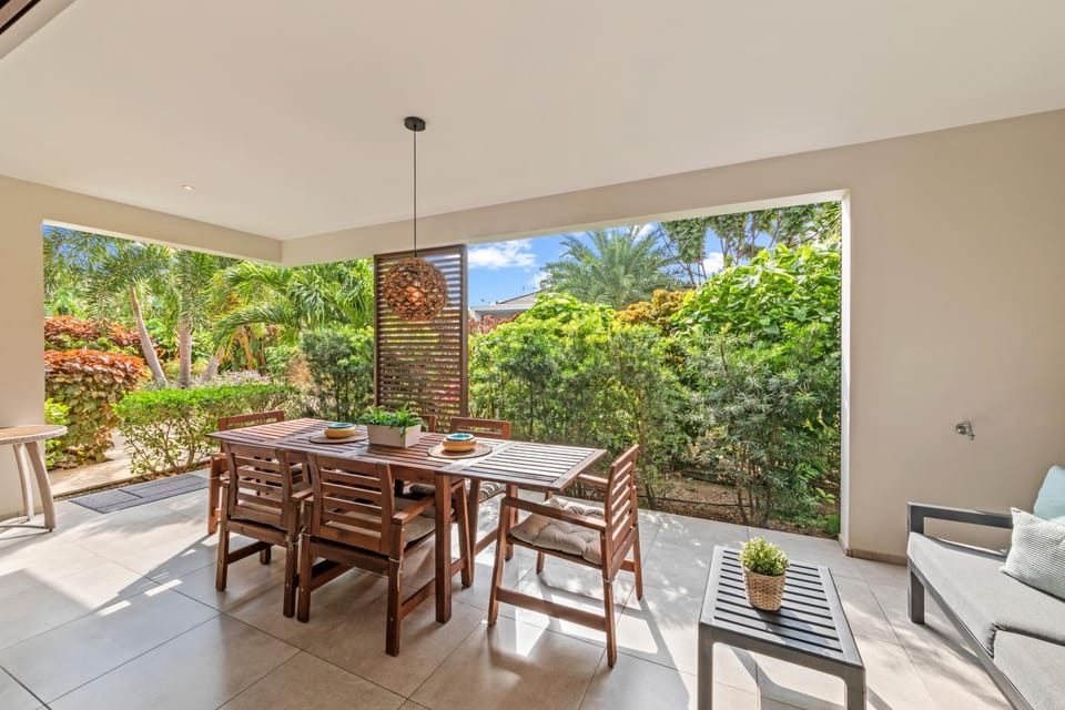 Garden, Seating area, Dining area, Garden view