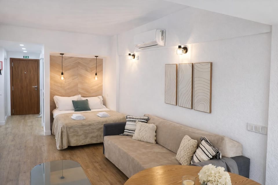 Bed, Living room