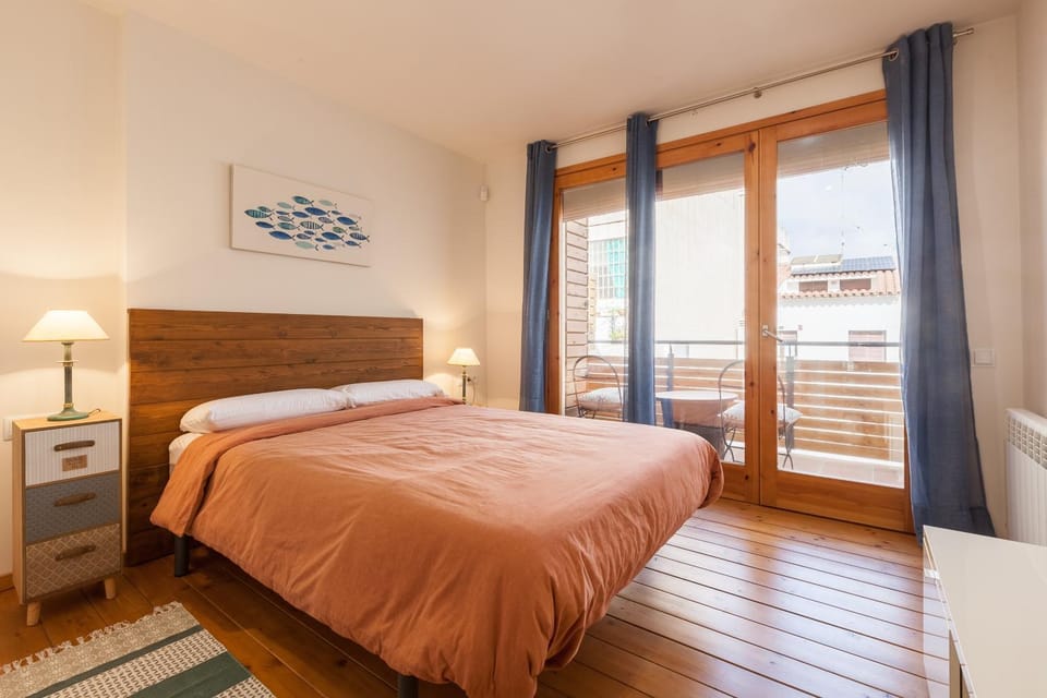 Property building, Living room, Bedroom
