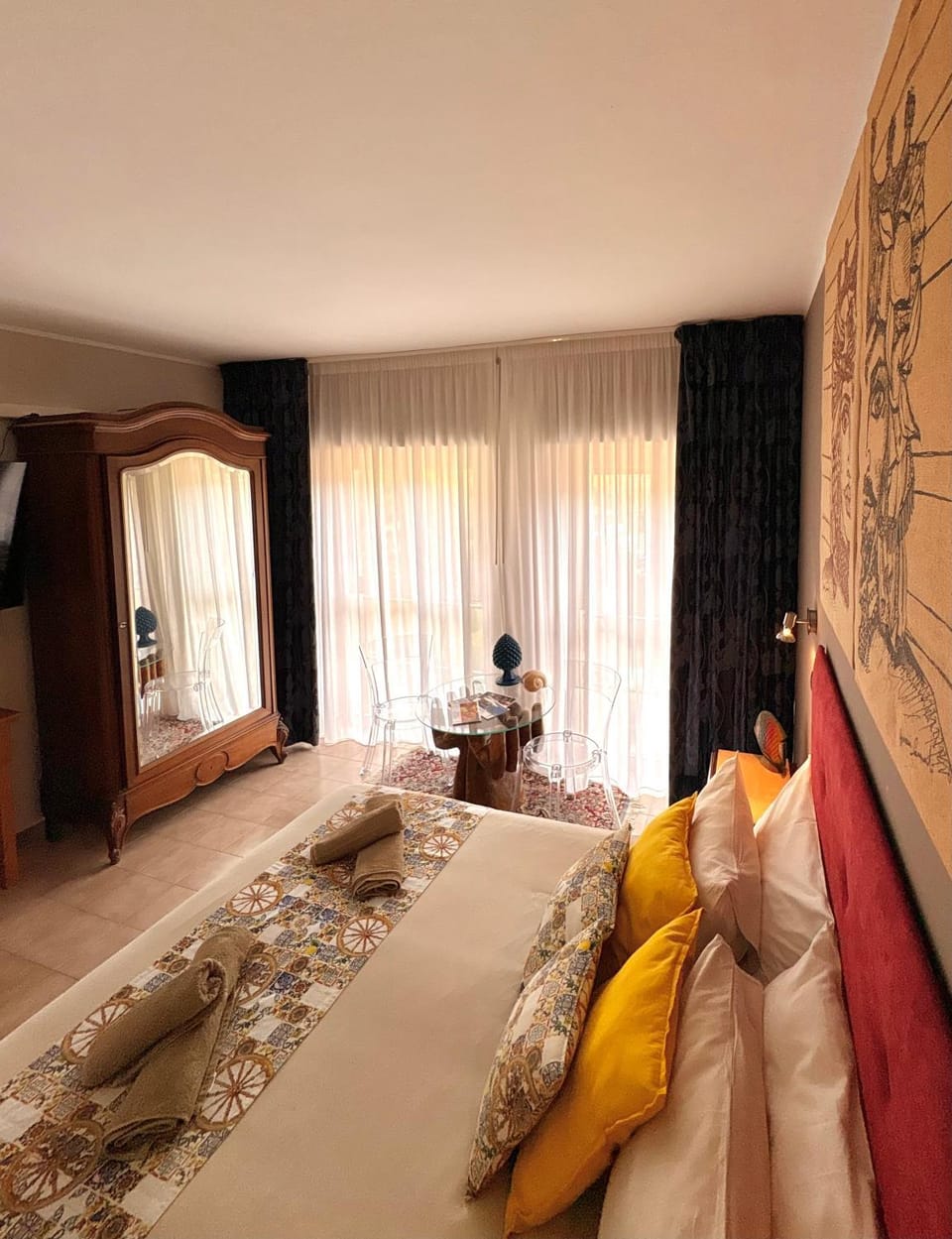 Bed, Photo of the whole room, Bedroom