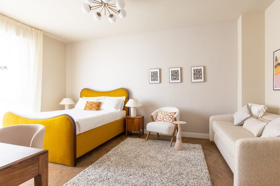 Photo of the whole room, Bedroom