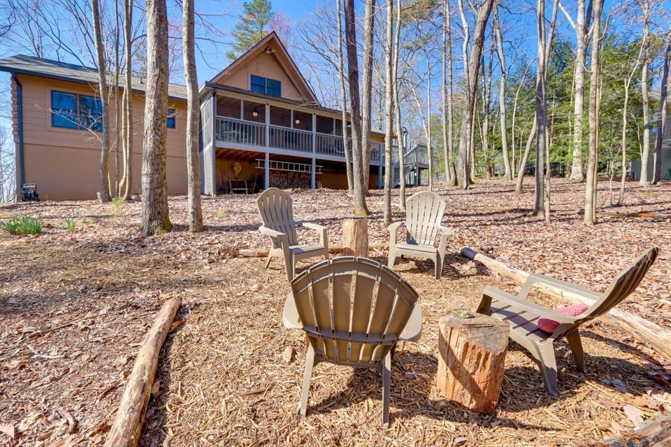 Family-Friendly Jasper Cabin with Deck! Cabin in Georgia
