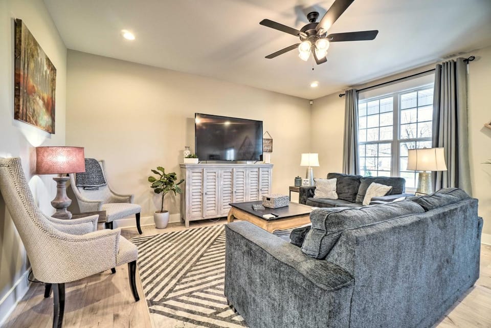 Goodlettsville Home ~ 4 Miles to Raceway! House in Nashville