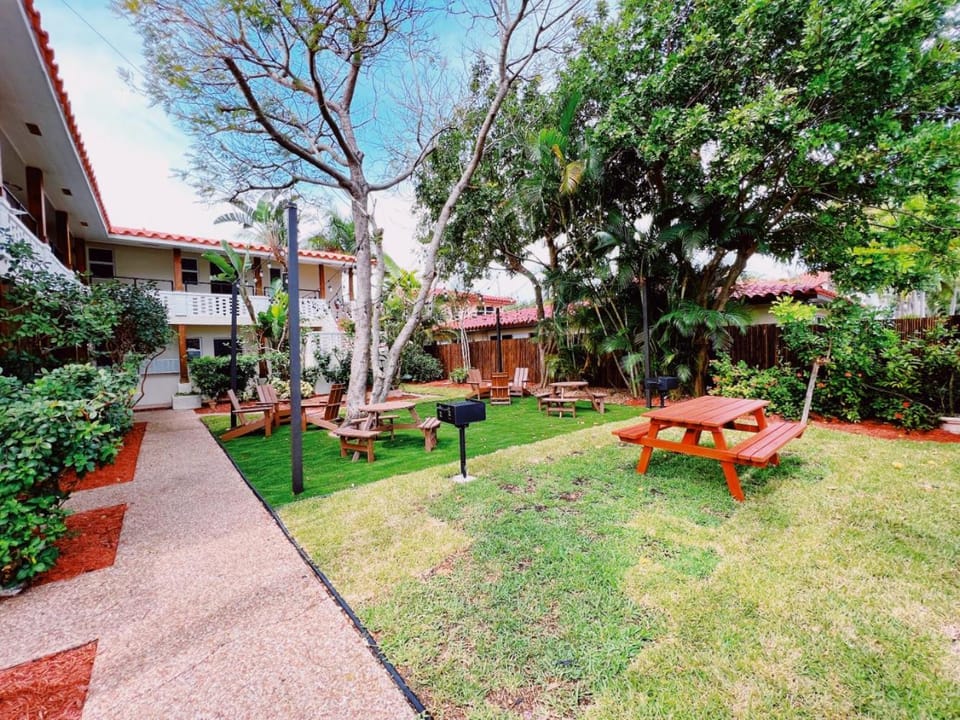 Property building, Natural landscape, BBQ facilities, Garden, Garden view