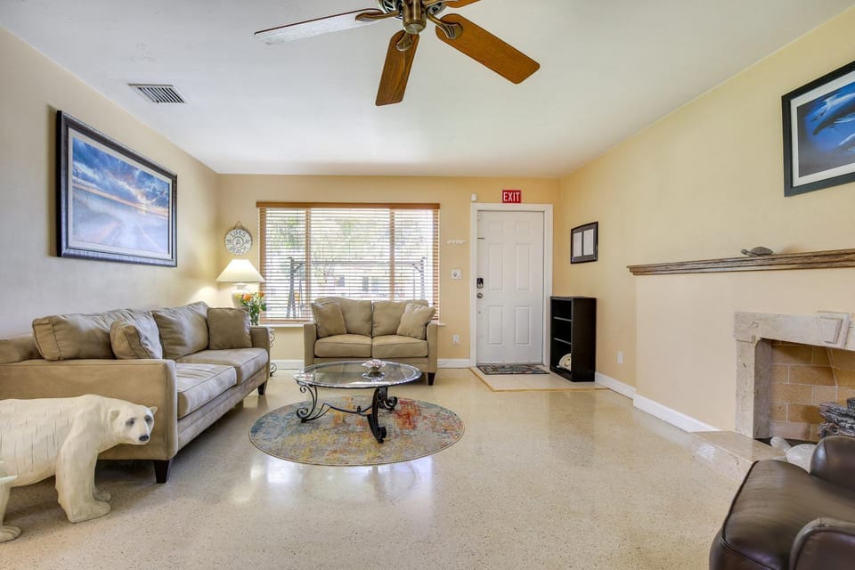 Hollywood Hub Near the Beach & Int'l Soccer Play! House in Hollywood