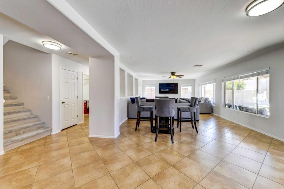 Putting Green, Pool & Spa: Home in Queen Creek! House in San Tan Valley