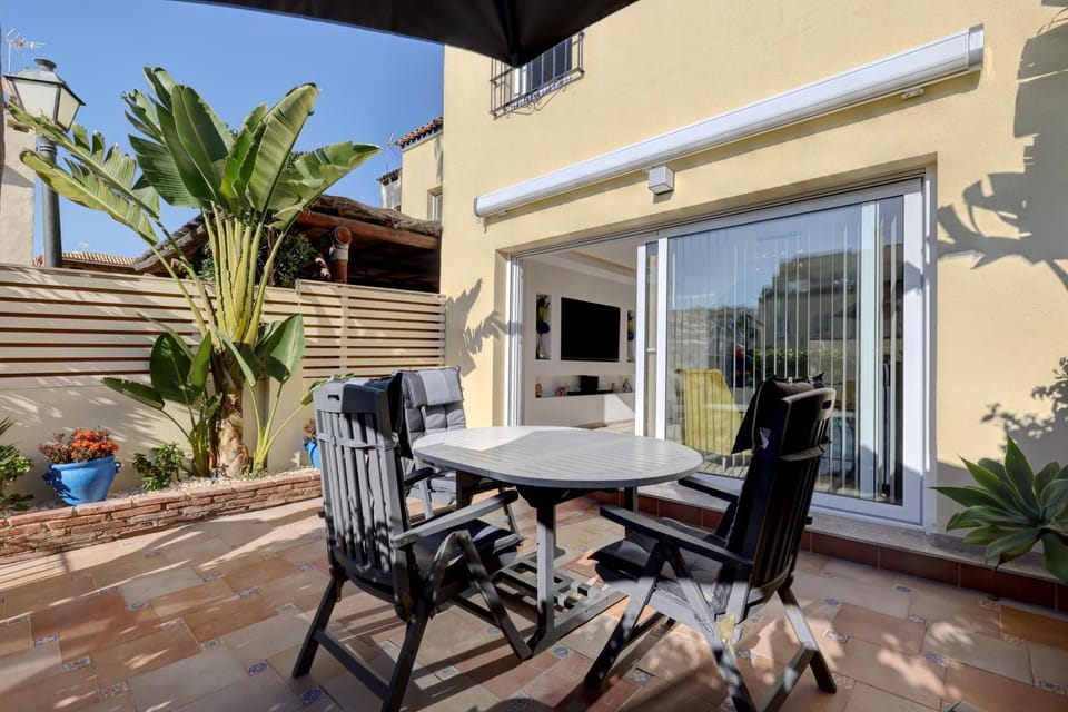 Patio, Balcony/Terrace, Seating area, Dining area, Evening entertainment, Pool view