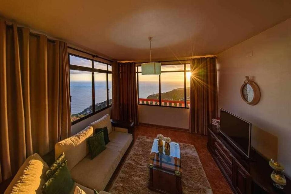 Lombo Cesteiro Guesthouse House in Madeira District