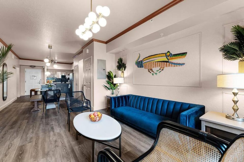 Designer Corner Suite 3br/2ba - Disney, Universal, Convention Center & SeaWorld Apartment in Orlando