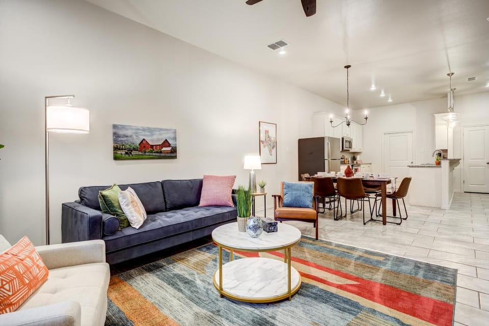 TV and multimedia, Kitchen or kitchenette, Living room, Seating area, Dining area, fireplace