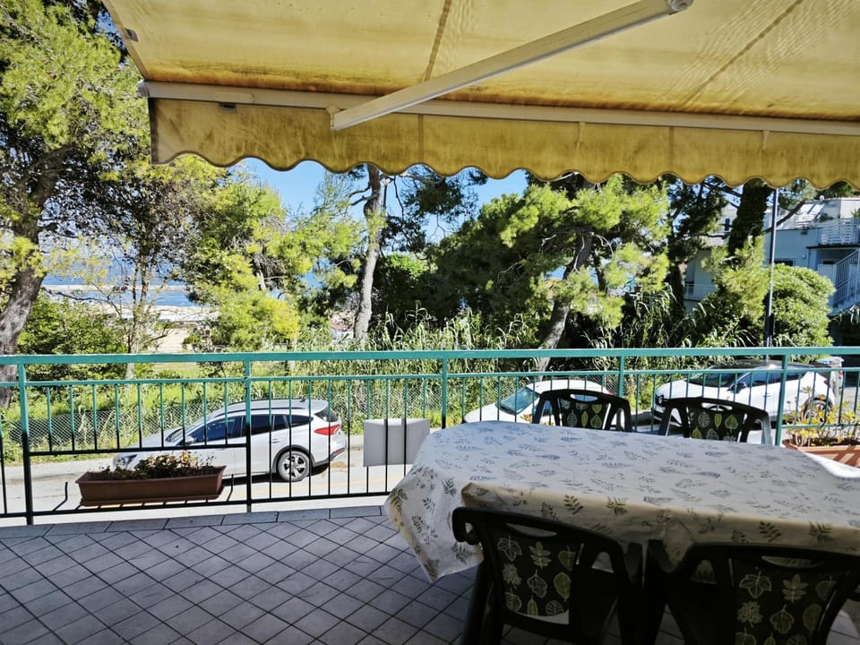 R07 - Trilocale con terrazzo e garage Apartment in Numana