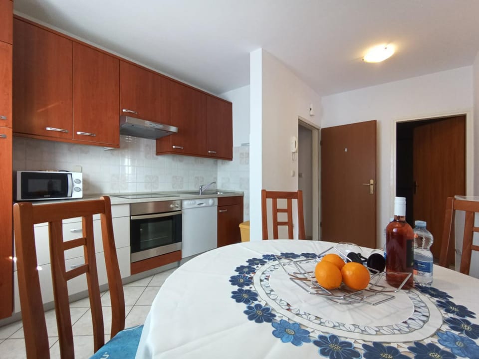 Kitchen or kitchenette, Dining area, minibar, pet friendly, toaster